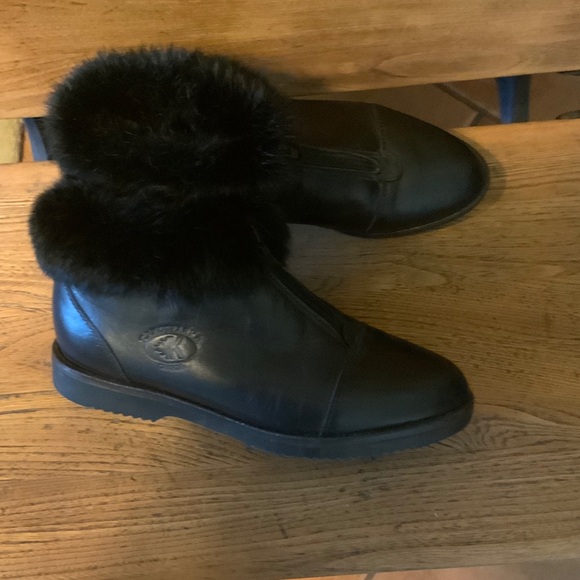 KAMOURASKA Shoes - Elegant Black Fur-Trimmed Winter Boots